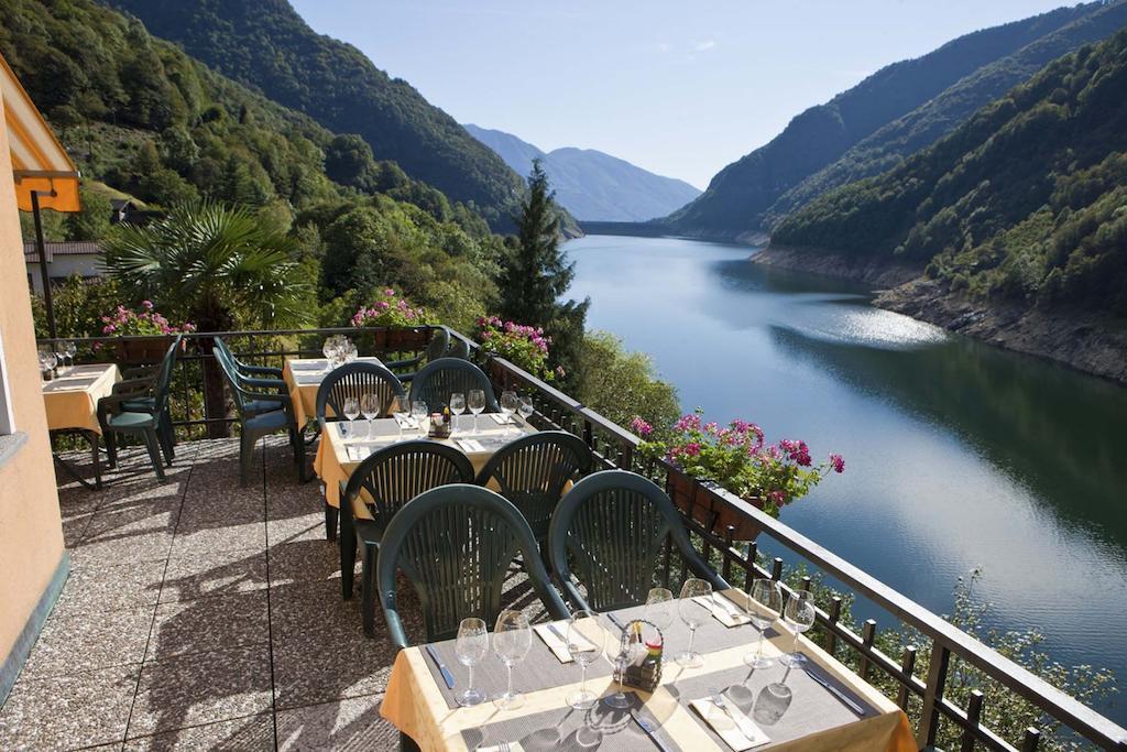 Hotel Al Lago Vogorno Bagian luar foto