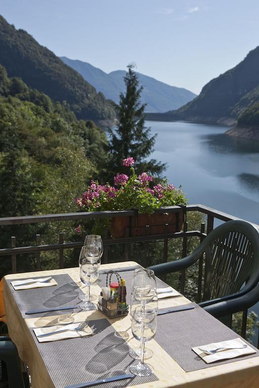 Hotel Al Lago Vogorno Bagian luar foto