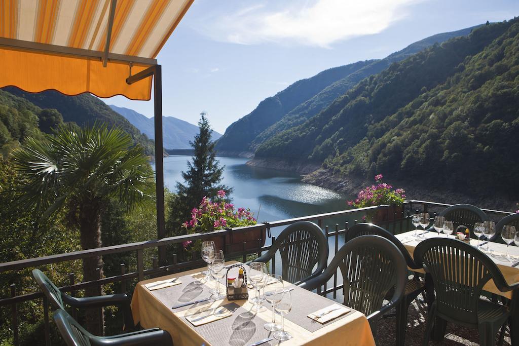 Hotel Al Lago Vogorno Bagian luar foto