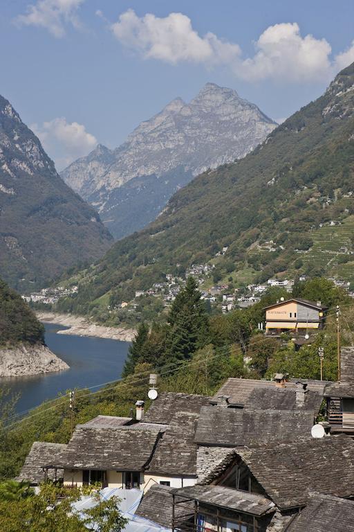Hotel Al Lago Vogorno Bagian luar foto