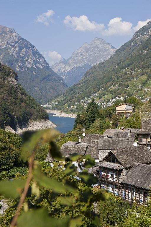 Hotel Al Lago Vogorno Bagian luar foto