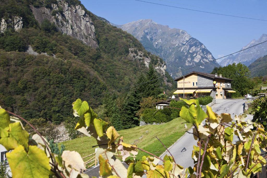 Hotel Al Lago Vogorno Bagian luar foto